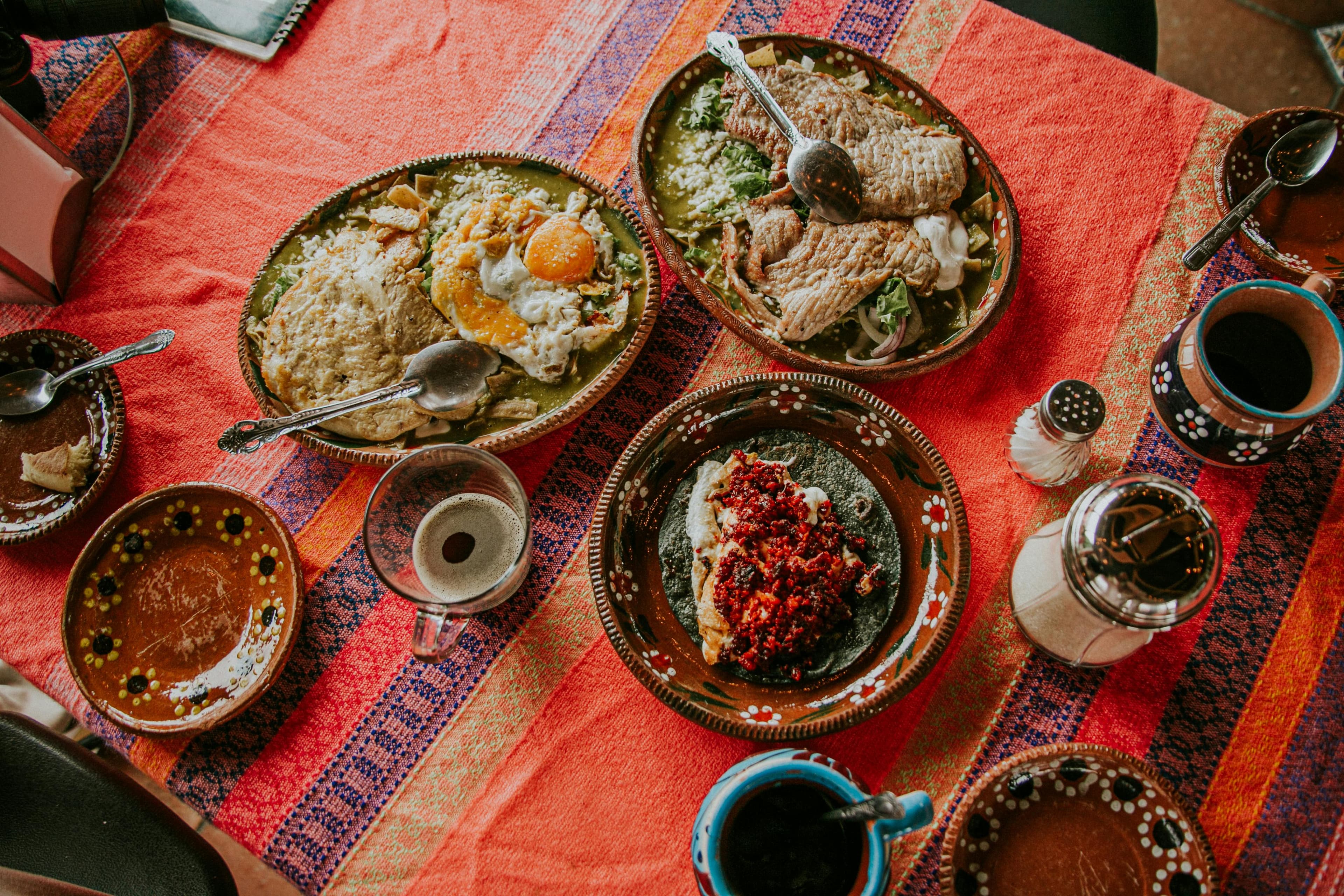 Imagen hero de gastronomía mostrando diferentes platillos